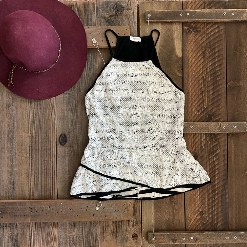 Weston Anthropologie peplum style top 🖤🤍 medium